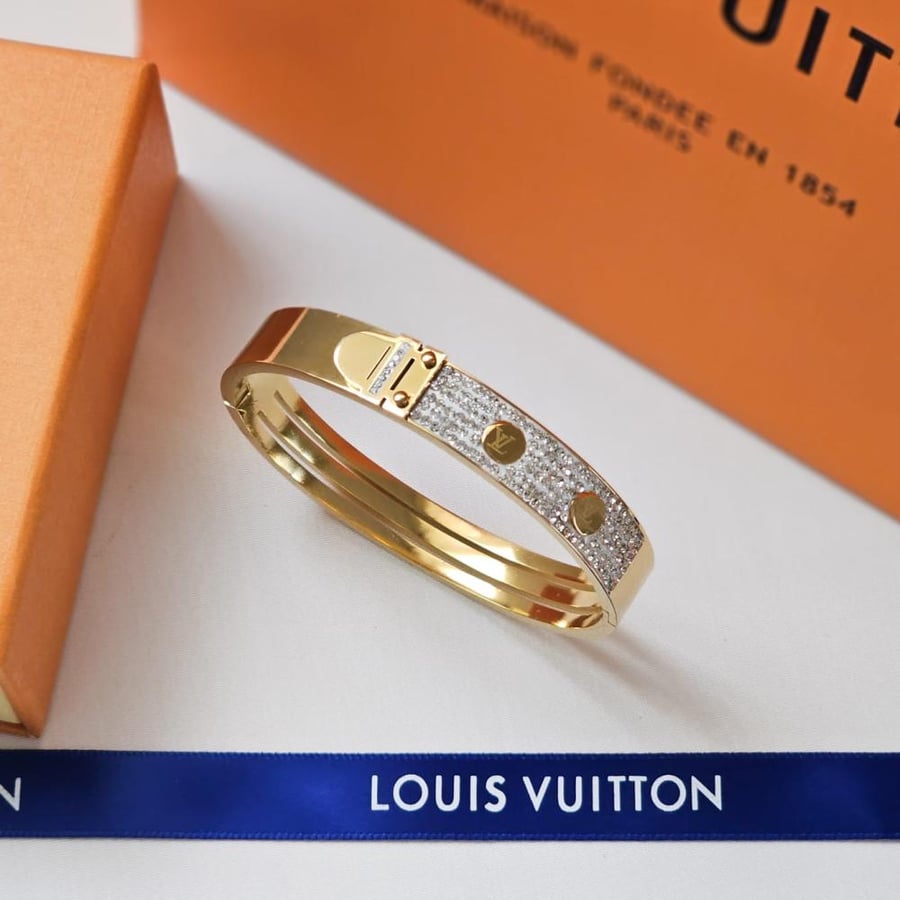 أسوارة ماركة - LOUIS VUITTON