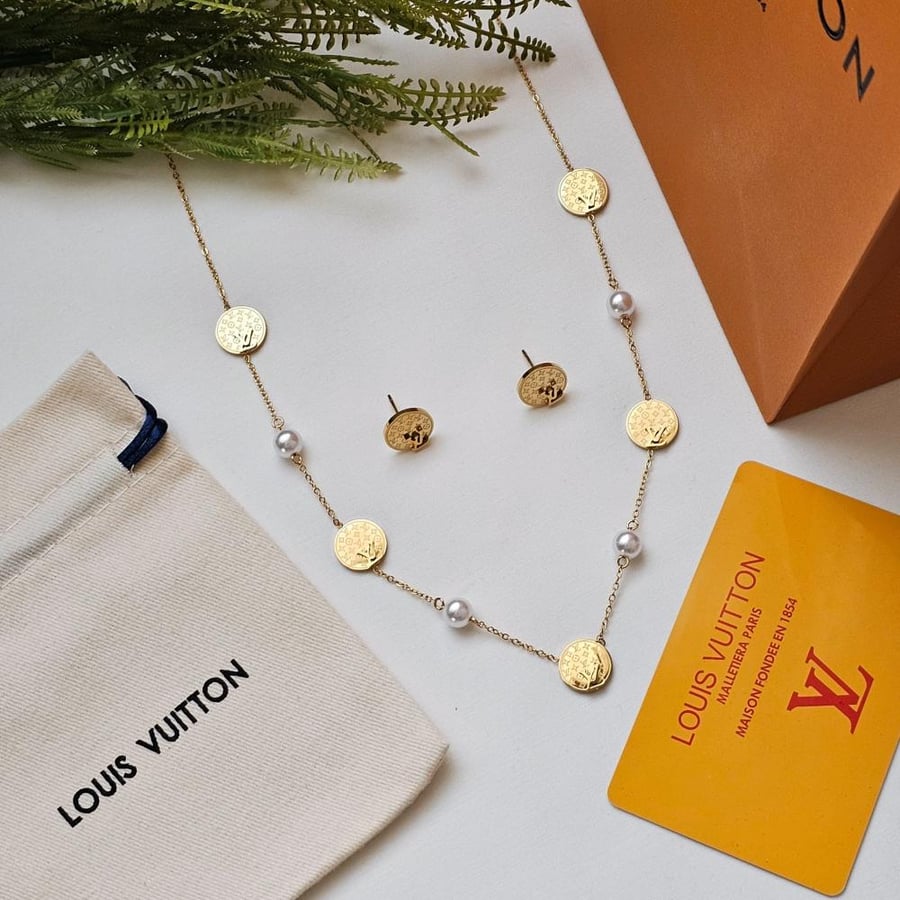 سلسال مع حلق ماركة - LOUIS VUITTON