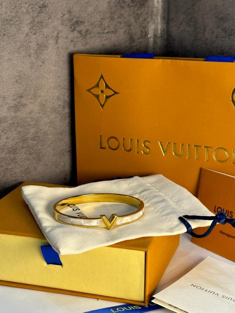 أسوارة ماركة - LOUIS VUITTON