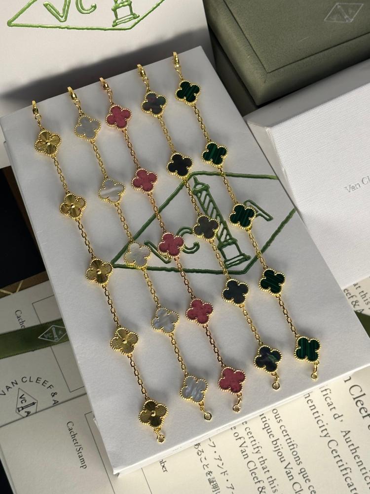أساور ة ماركة - فان كليف