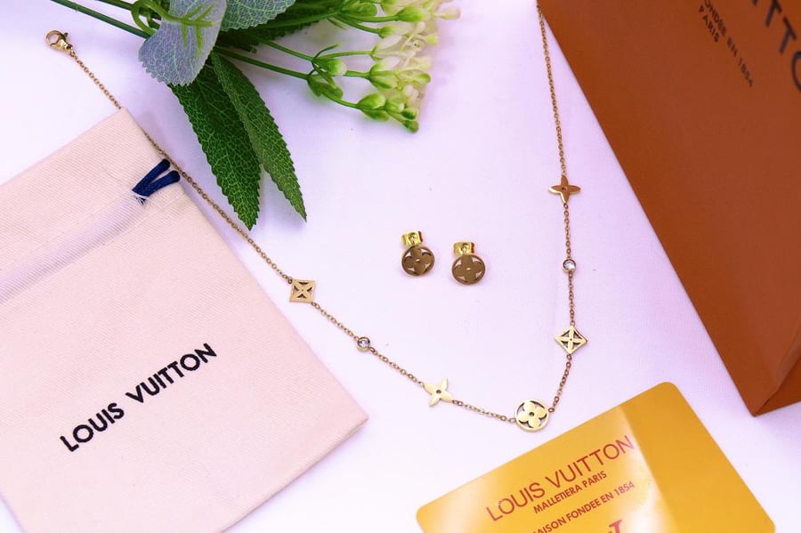 سلسال وحلق ماركة - LOUIS VUITTON