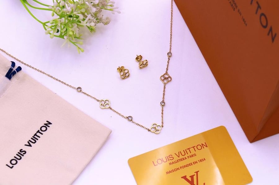 سلسال وحلق ماركة - LOUIS VUITTON