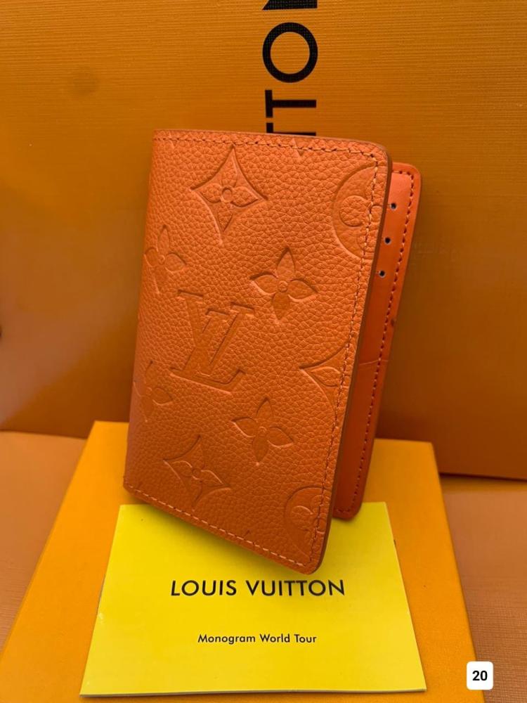 محافظ رجالية - Louis Vuitton