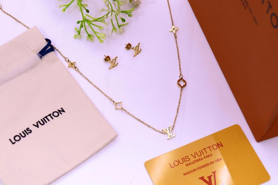 Necklace and earrings brand - Louis Vuitton