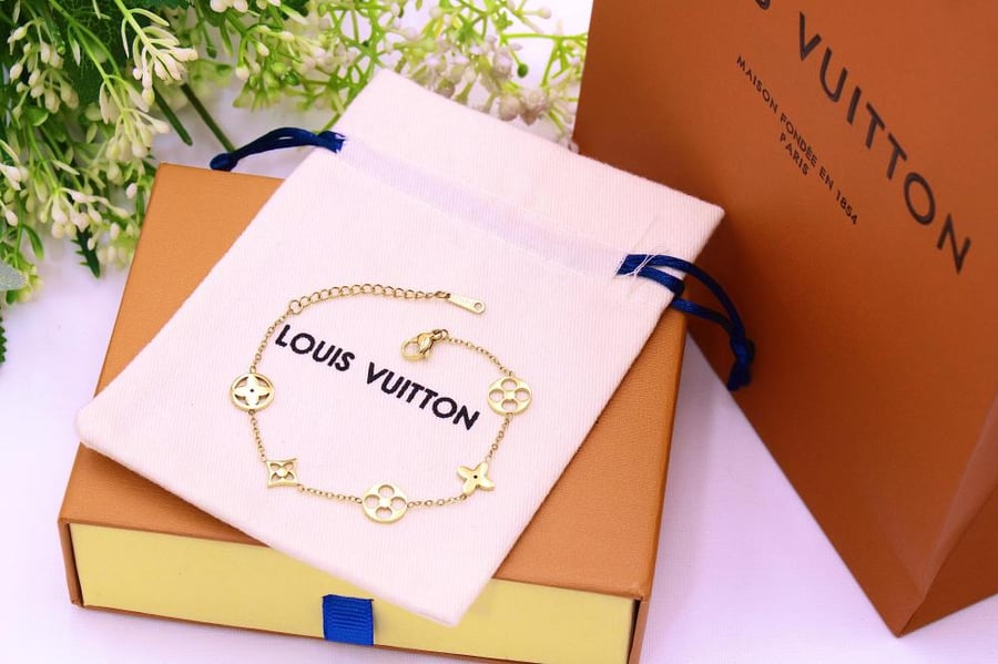 أسوارة ماركة - LOUIS VUITTON