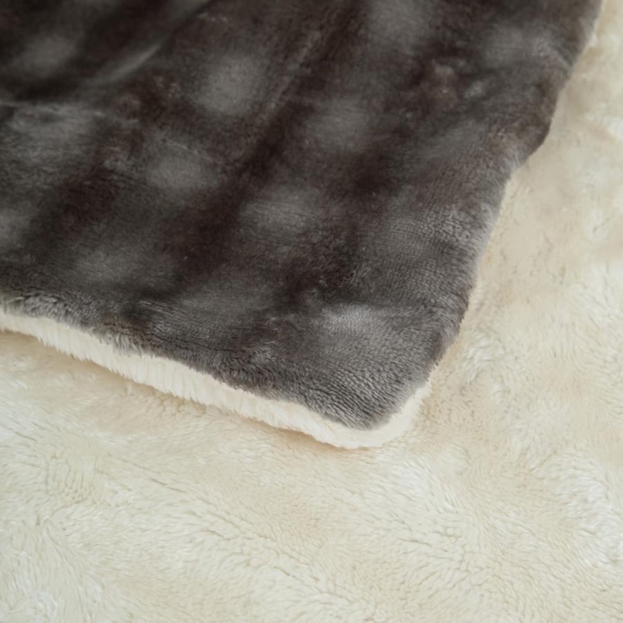 Tamilon fur blanket