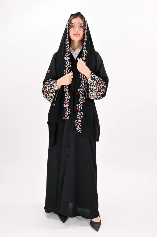 عباية بلاك بيري بتطريز ملون
