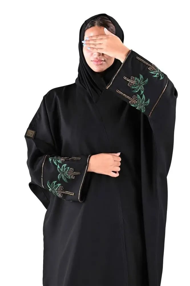 عباية كريب بكم اسود وتطريز يدوي سيفين ونخلة