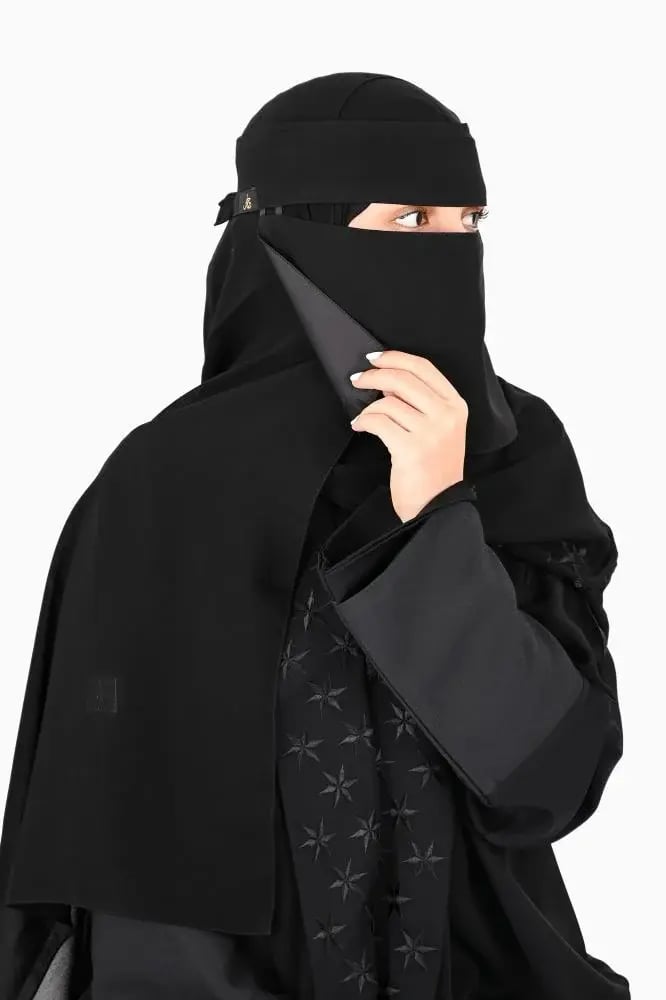 نقاب ببطانة حرير مطاطين