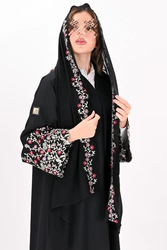 عباية بلاك بيري بتطريز ملون