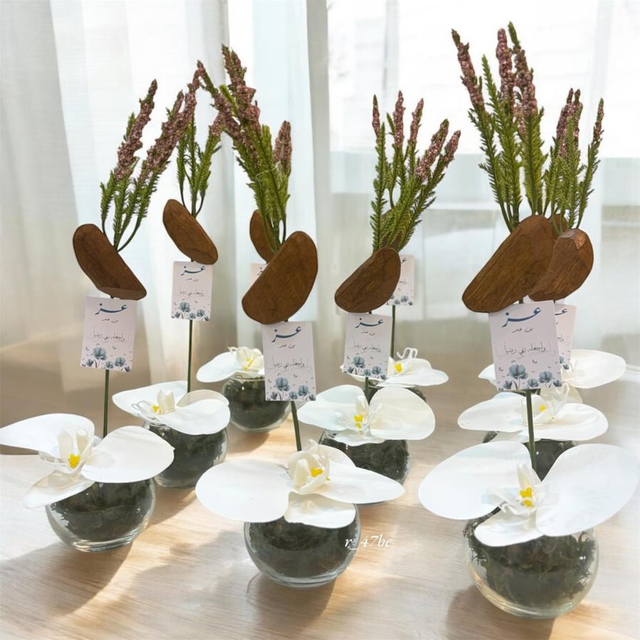 Gifts and distributions, vases, flowers, with oud, and theme