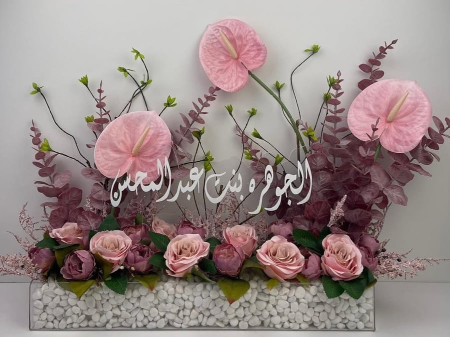 ستاند اكريليك بتنسيق ورد مقاس 50 سم