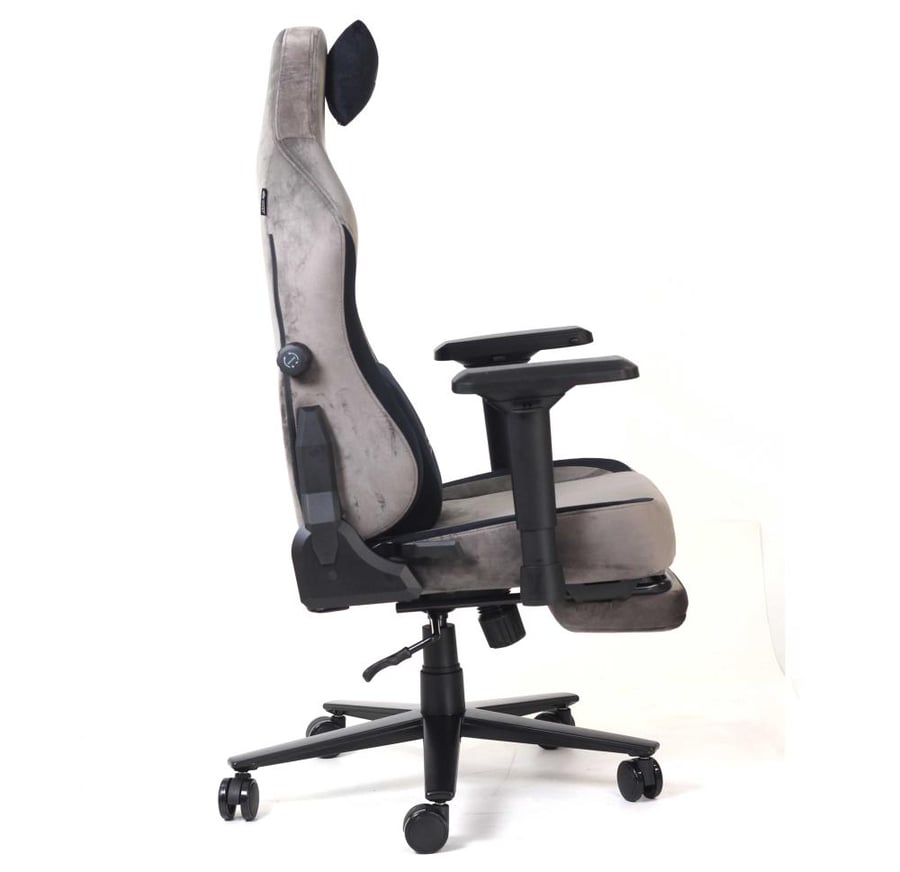 Legend game chair