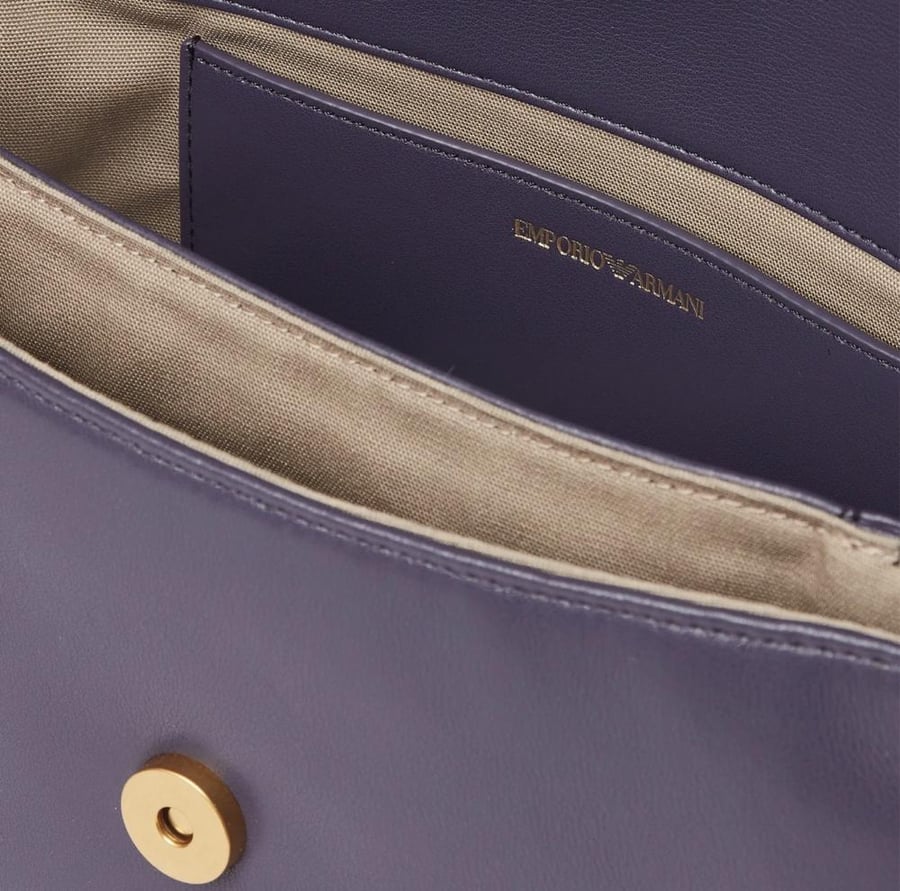Emporio Armani - شنطة كروس بودي- إمبوريو أرماني- أصلية 100% – جلد طبيعي – بنفسجي