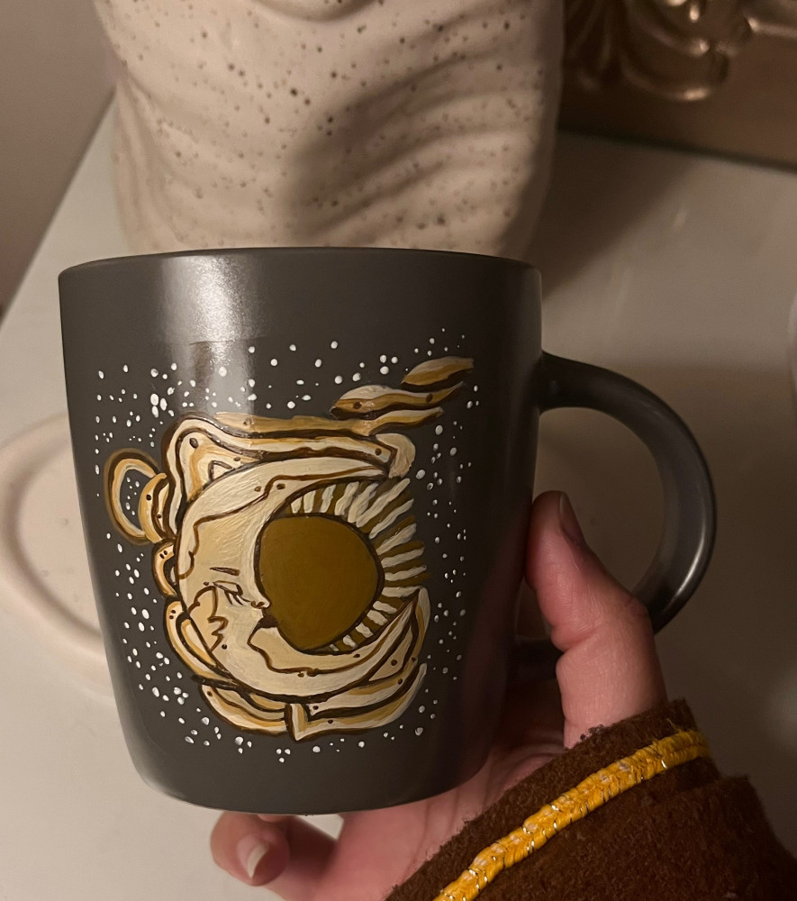 كوب مرسوم يدوياً(the Sun&the moon)