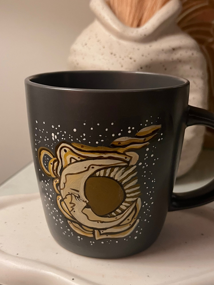 كوب مرسوم يدوياً(the Sun&the moon)