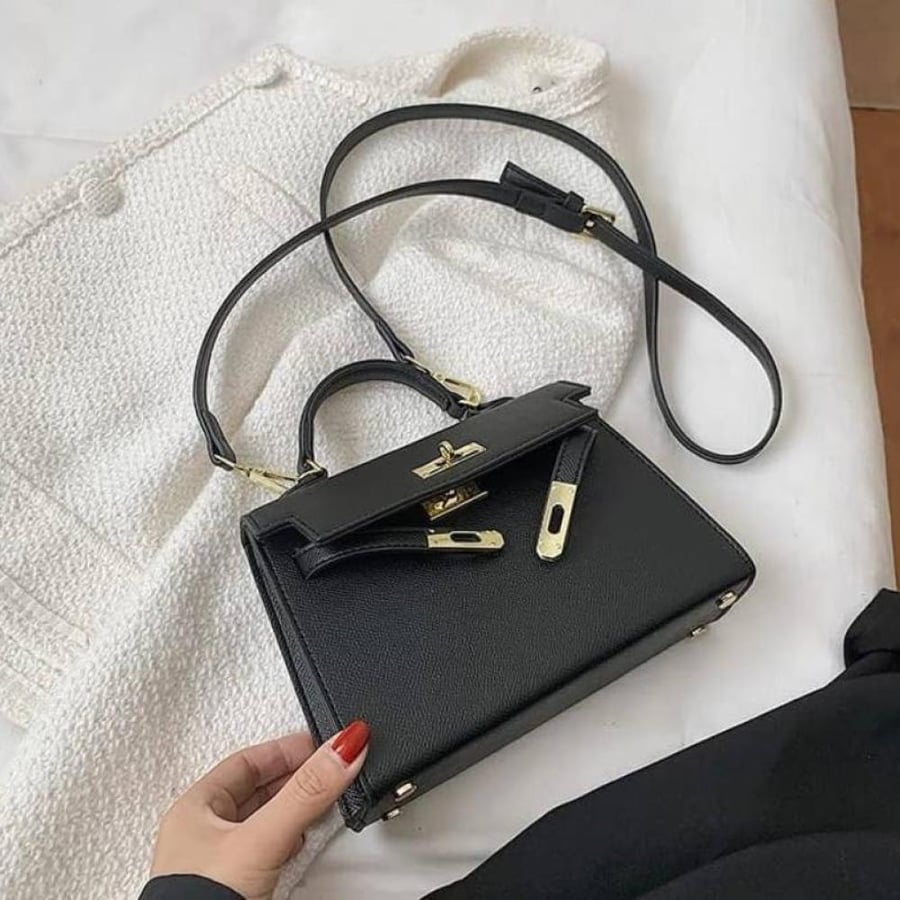 شنط ايوتيو ( اسود )