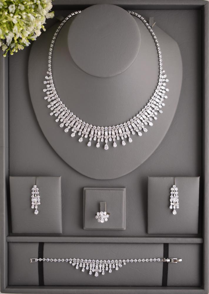 Luxury silver zircon set with a graduated design and high shine