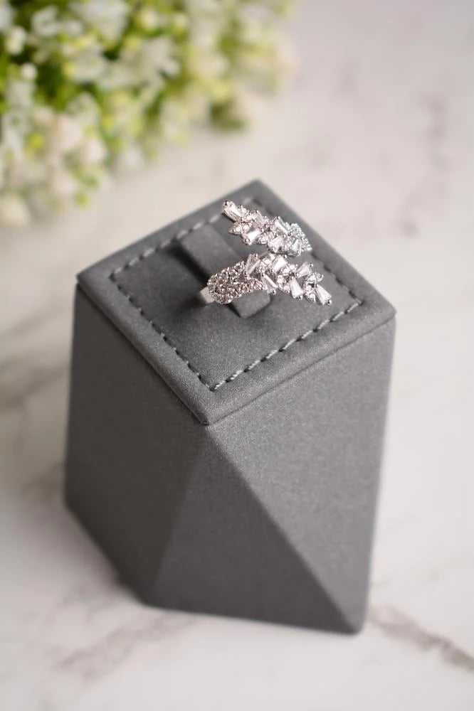 Silver zircon ring with diamond designs