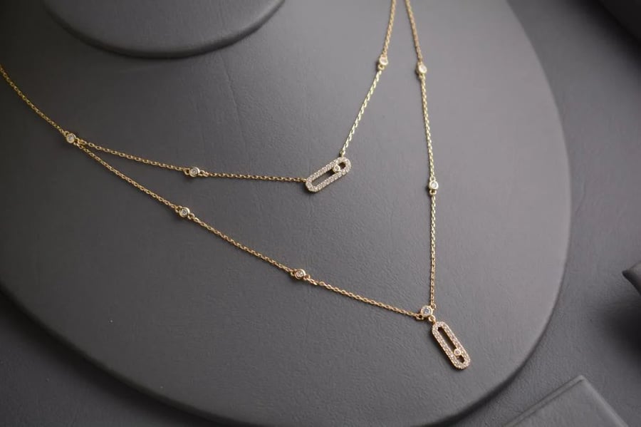 A women's set in elegant gold color, perfect for gifts and occasions