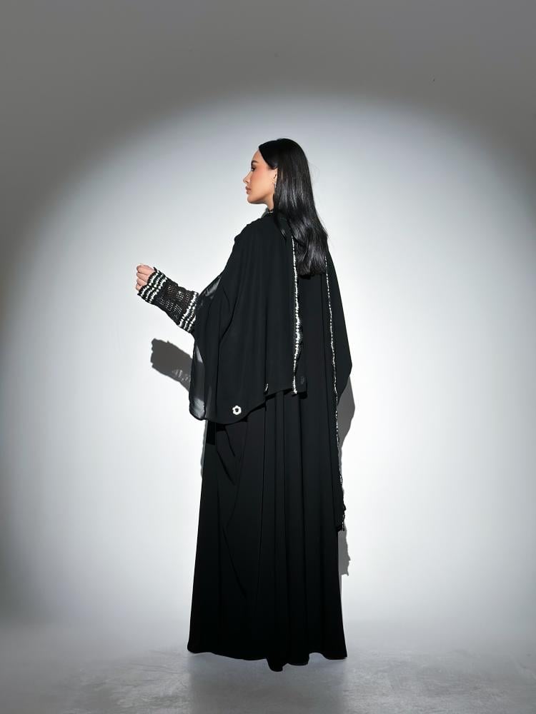 R-37 الكروشيه باللون الابيض والاسود ( مرري الصور واقرأي الوصف للاهمية)
