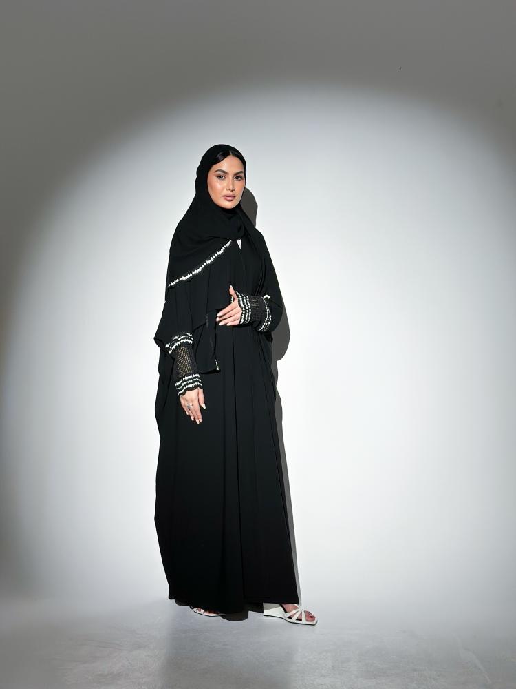 R-37 الكروشيه باللون الابيض والاسود ( مرري الصور واقرأي الوصف للاهمية) تسليم فوري