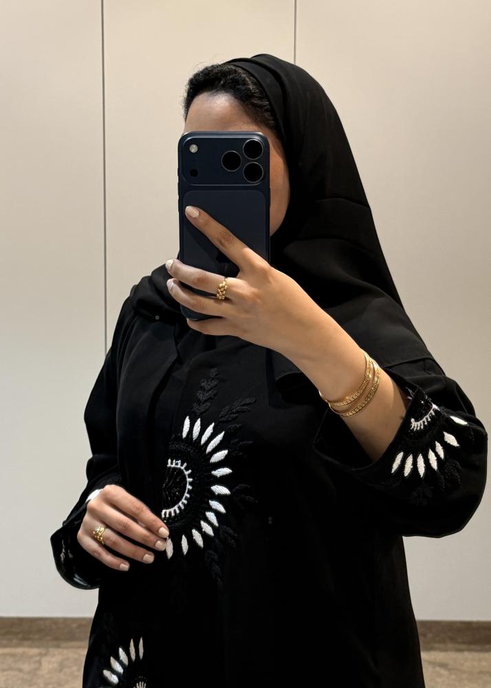 عبايه كريب ملكي بشك يدوي قصه  نص كلوش