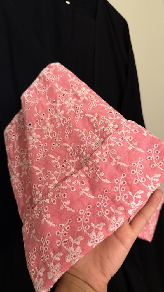 عبايه سودا بأكمام ليموني