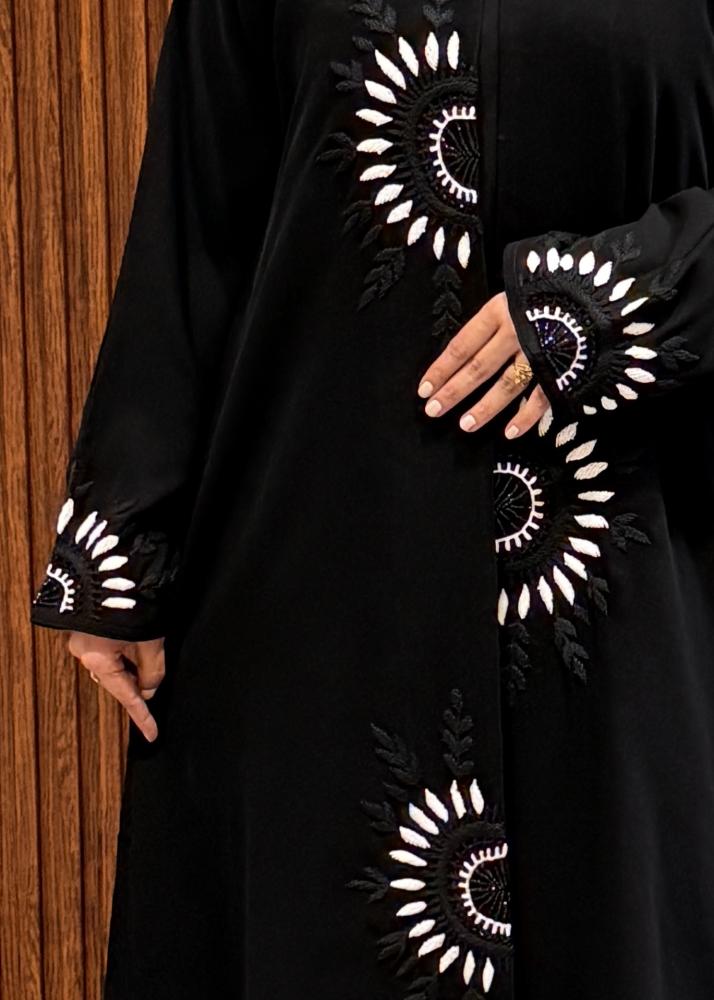 عبايه كريب ملكي بشك يدوي قصه  نص كلوش
