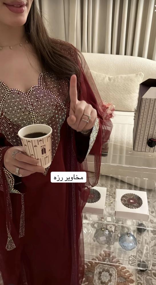 مخاوير البشت ألون عنابي