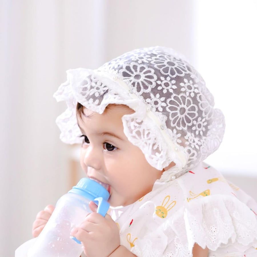 Baby hat with white pearl