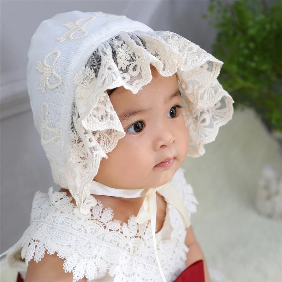Baby hat with embroidery bow