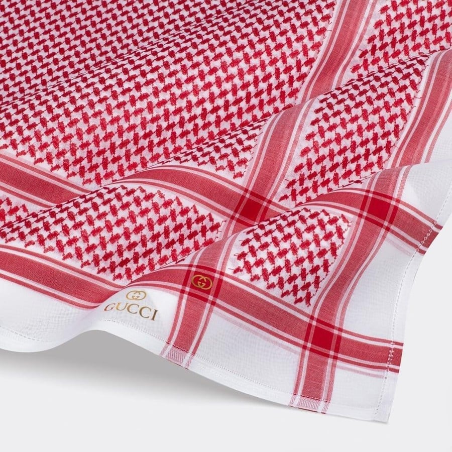شماغ قوتشي كلاسيك الذهبي