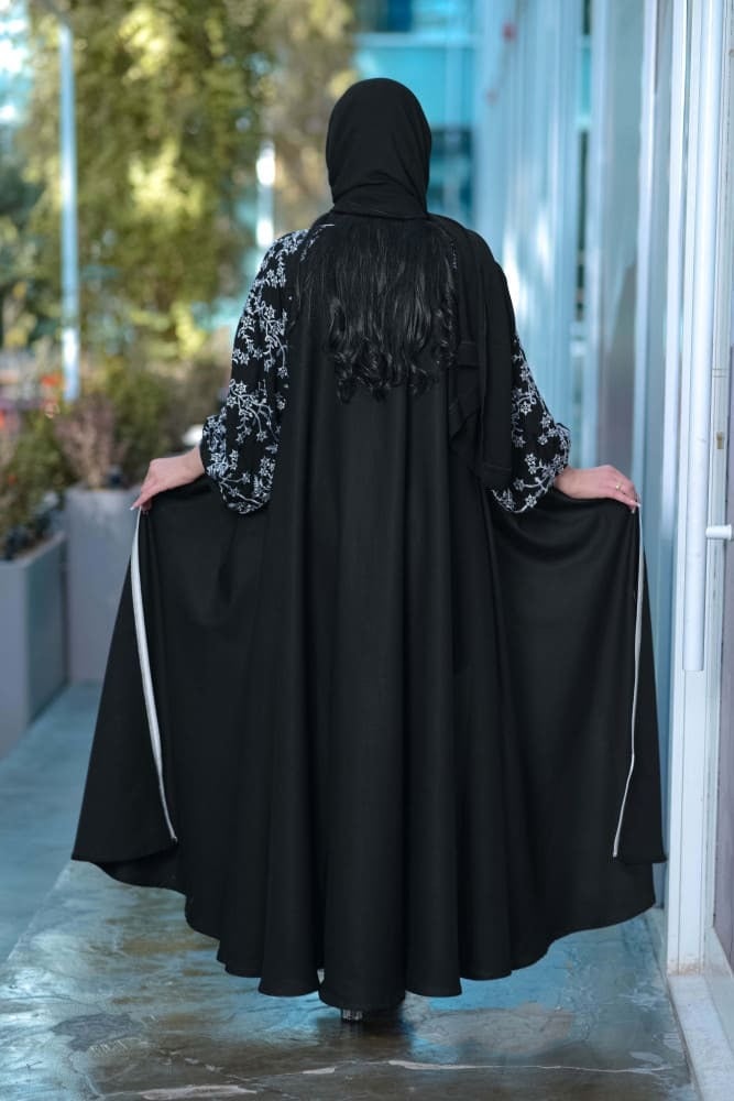 عبايات شتويةكلوش مناسبات  شك خرز كرستال ملونه ساترة دوامات جاكار عباية