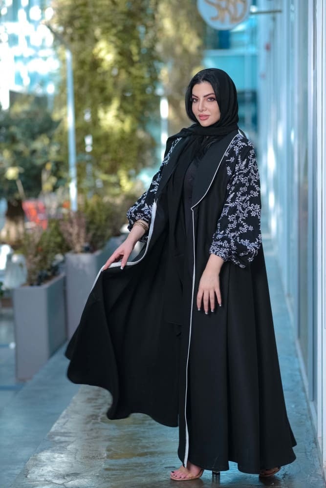 عبايات شتويةكلوش مناسبات  شك خرز كرستال ملونه ساترة دوامات جاكار عباية