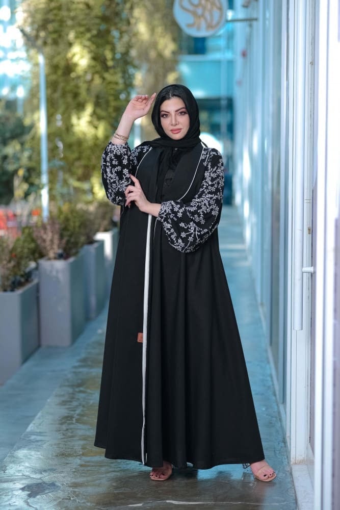 عبايات شتويةكلوش مناسبات  شك خرز كرستال ملونه ساترة دوامات جاكار عباية
