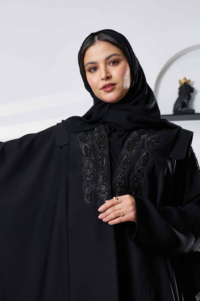 عبايات شتويةكلوش مناسبات شك خرز كرستال ملونه ساترة دوامات جاكار عباية