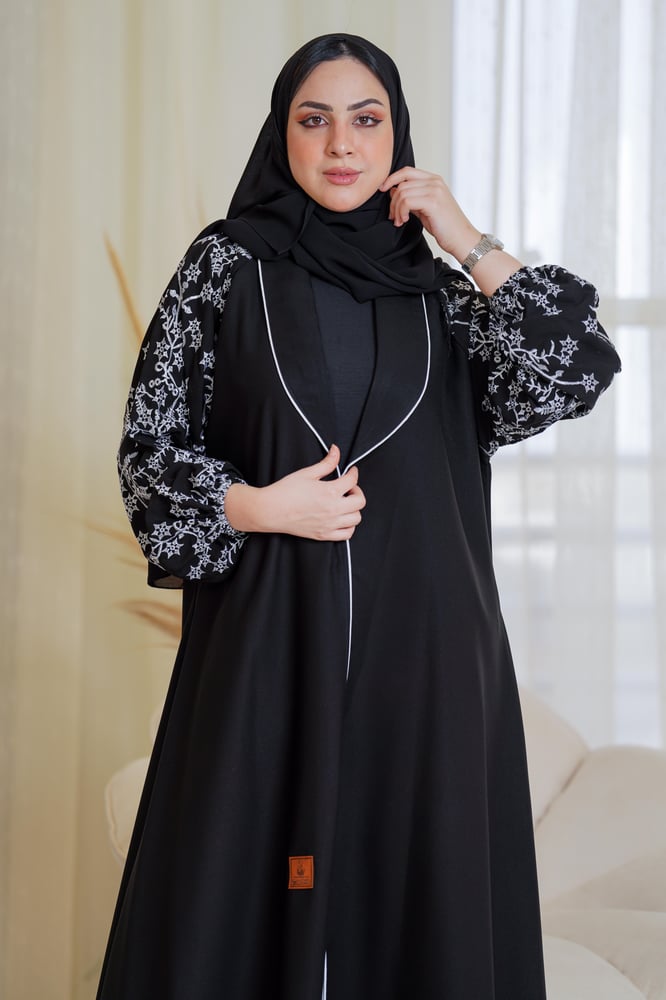 عبايات شتويةكلوش مناسبات  شك خرز كرستال ملونه ساترة دوامات جاكار عباية