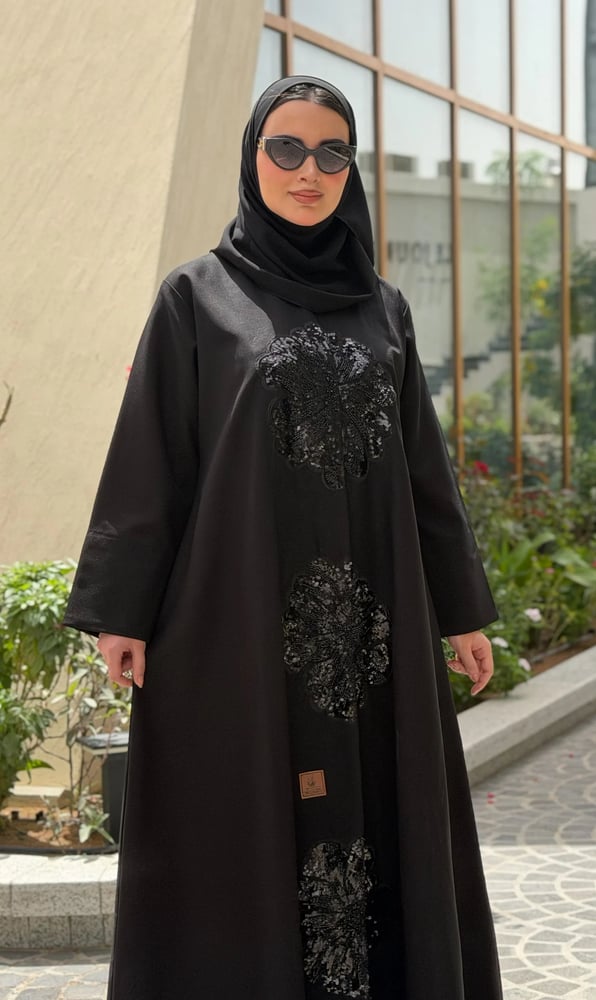 عباية غزل باللون الأسود