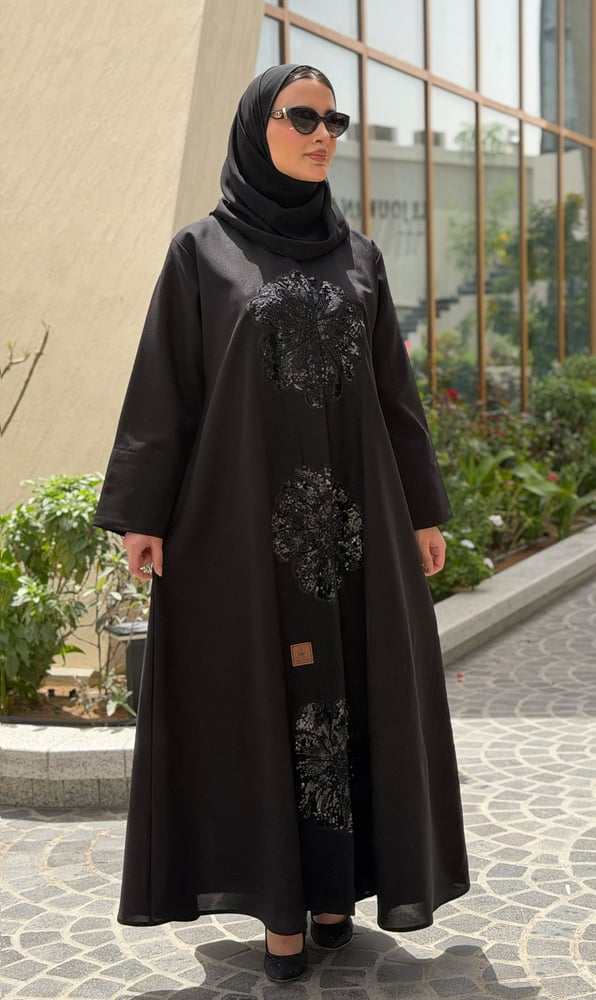 عباية غزل باللون الأسود
