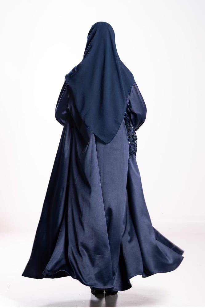 عباية عهد باللون الكحلي