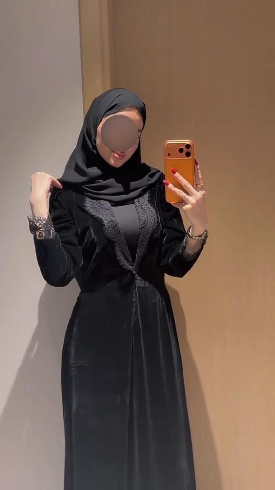 عبايه شتويه مخمل مع دانتيل