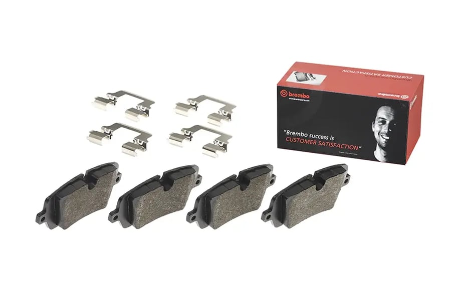 فحمات خلفية Brembo P 44 021