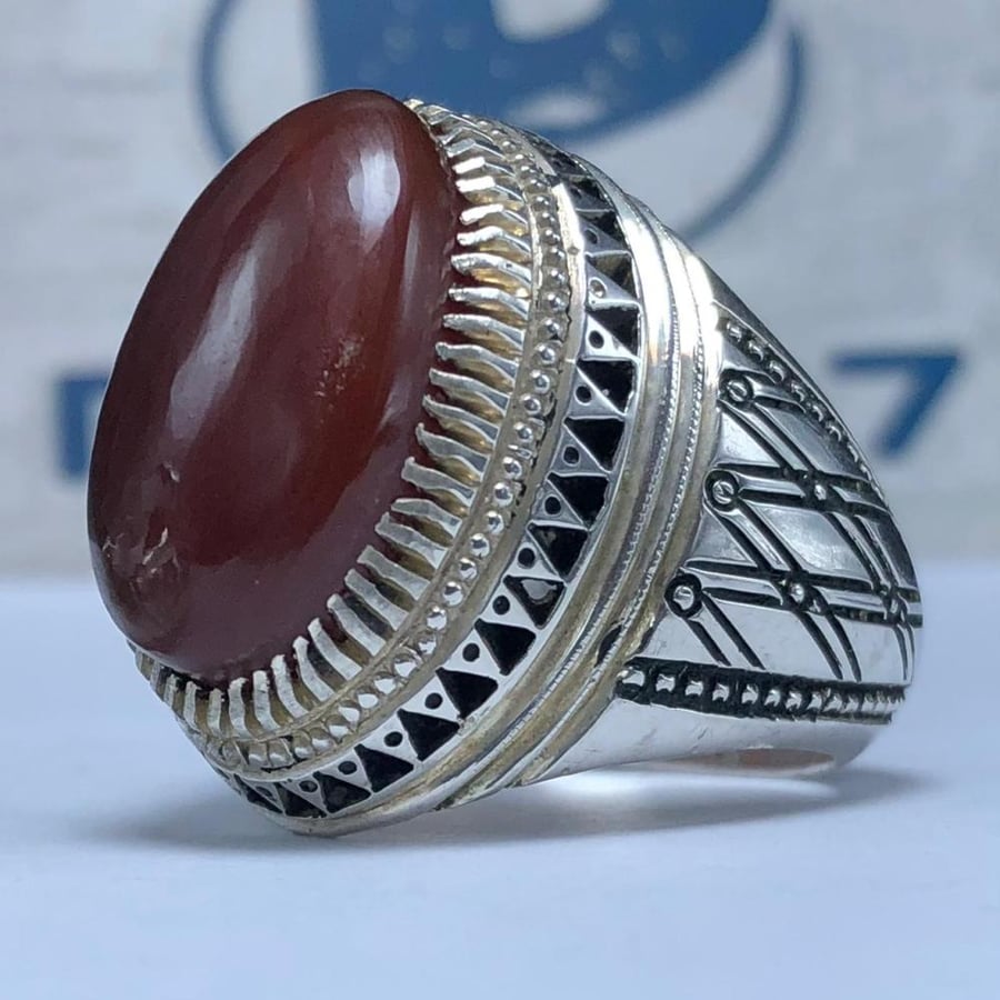 خاتم فضة بحجر عقيق كبدي صياغة راقية عيار 925