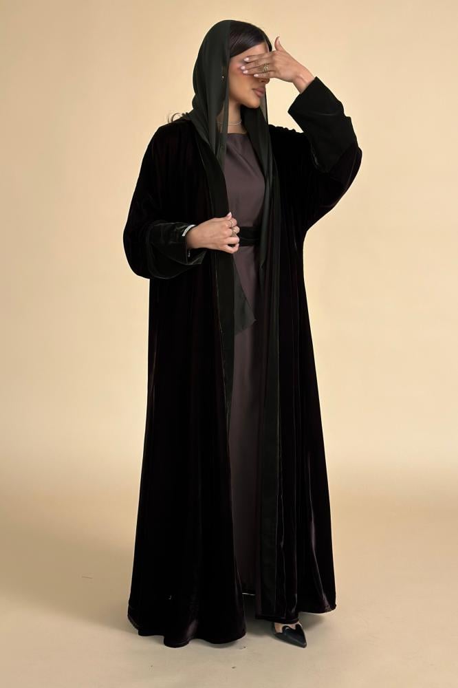 Velvet abaya half Beshteh with an inner dress