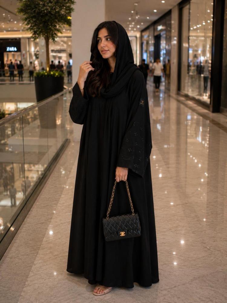 عباية  دينا
