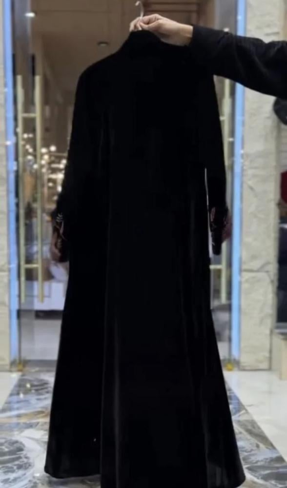 عبايه شتويه مع تطريزات راقية