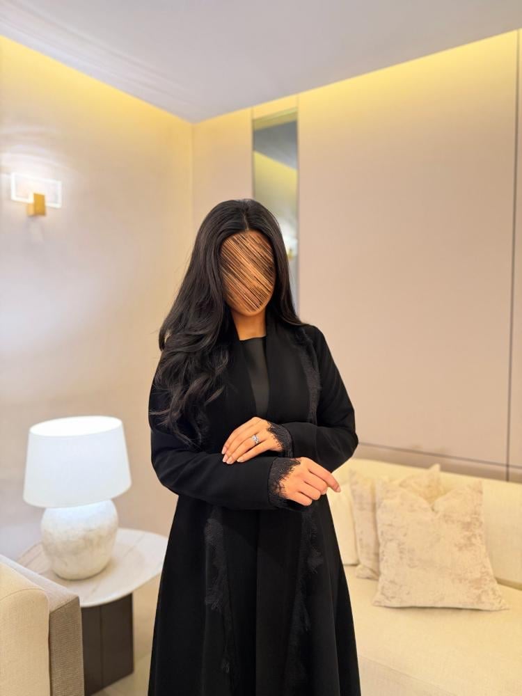 عباية كريب سيراميك مع دانتيل اسود نص كلوش