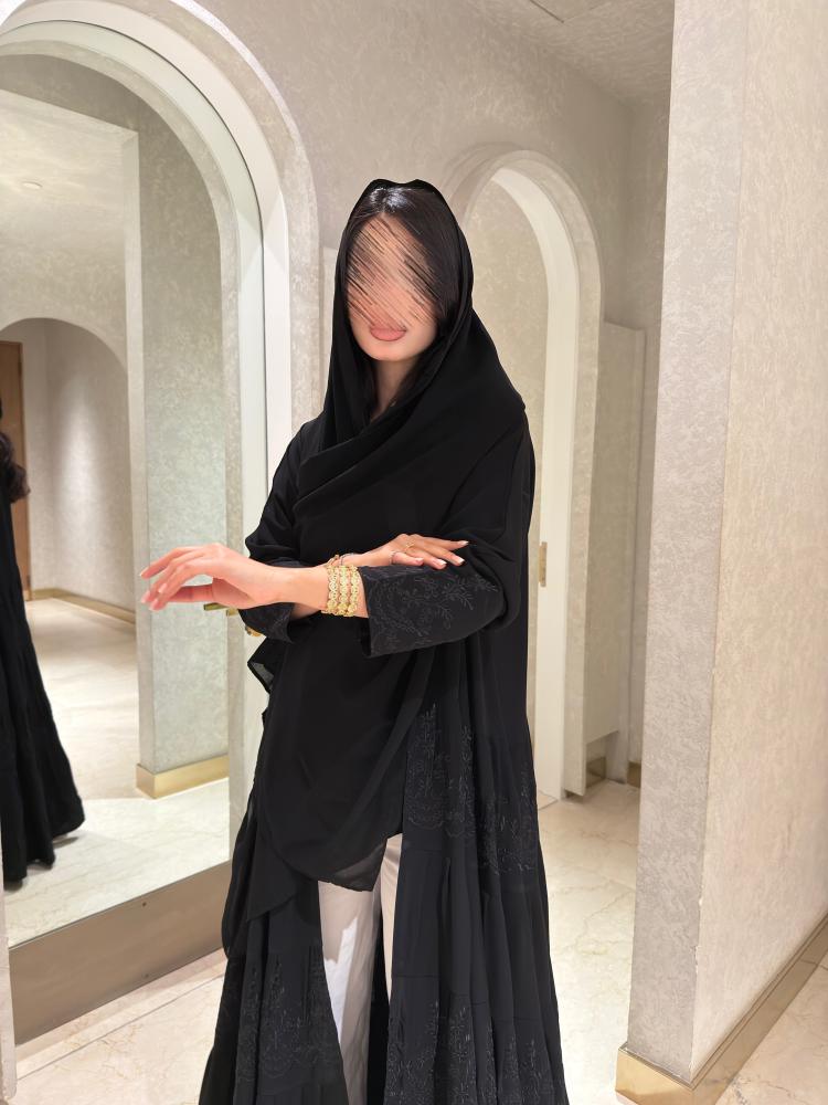 عبايه كريب +تطريز يدوي