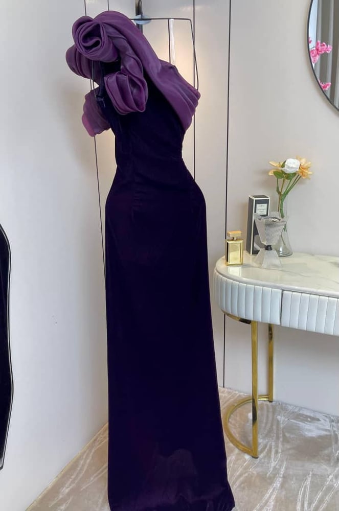 فستان سهرة بكتف مكشوف